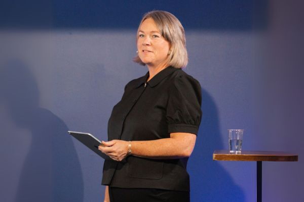 Åsa Elvik leder debatt Åsa Elvik leder debatt